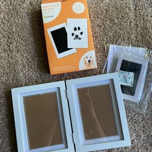 Pearhead Pawprints Desk Frame & Ink Kit + Clean-Touch Ink Pad ~ Dogs Cats